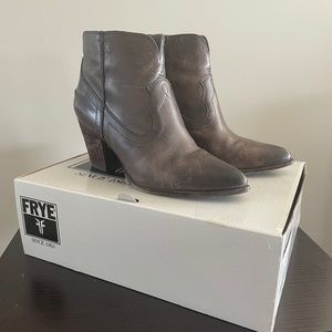Frye Renee seam short boot